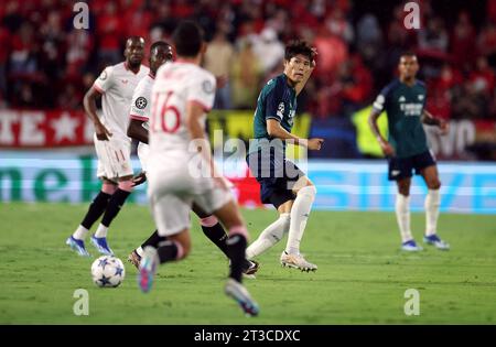 Takehiro Tomiyasu von Arsenal während des Gruppenspiels der UEFA Champions League im Ramon Sanchez-Pizjuan Stadion in Sevilla, Spanien. Bilddatum: Dienstag, 24. Oktober 2023. Stockfoto