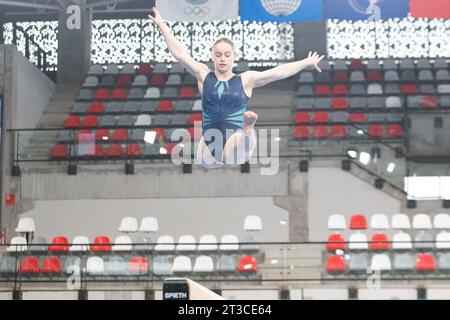 19. Oktober 2023: Ava Stewart aus Kanada tritt während des Womenâ Podiumstrainings der künstlerischen Gymnastik bei den Santiago 2023 Pan American Games auf, die im Centro de Deportes Colectivos in Santiago, Chile stattfinden. Daniel Lea/CSM (Kreditbild: © Daniel Lea/Cal Sport Media) Stockfoto