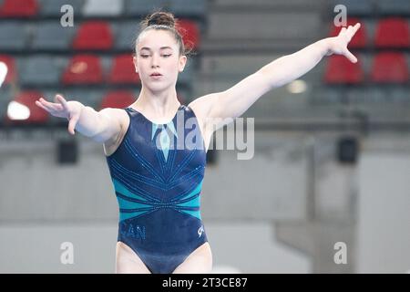 19. Oktober 2023: Ava Stewart aus Kanada während des Womenâ Podiumstrainings der künstlerischen Gymnastik bei den Santiago 2023 Pan American Games im Centro de Deportes Colectivos in Santiago, Chile. Daniel Lea/CSM (Kreditbild: © Daniel Lea/Cal Sport Media) Stockfoto