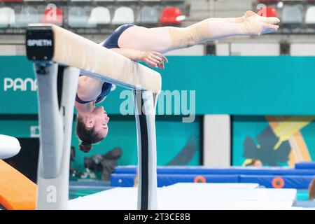 19. Oktober 2023: Ava Stewart aus Kanada tritt während des Womenâ Podiumstrainings der künstlerischen Gymnastik bei den Santiago 2023 Pan American Games auf, die im Centro de Deportes Colectivos in Santiago, Chile stattfinden. Daniel Lea/CSM Stockfoto