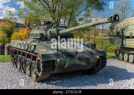 Panzerabwehrgewehr M18 Hellcat im Heimatkriegsmuseum in Karlovac, Kroatien Stockfoto