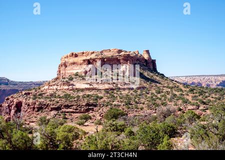 Foto einer mesa in der Nähe von Cleopatra's Chair, einer großen, erodierten Sandsteinformation in der Glen Canyon National Recreation Area, in der Nähe von Hanksville, Wayne Count Stockfoto