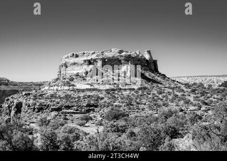 Foto einer mesa in der Nähe von Cleopatra's Chair, einer großen, erodierten Sandsteinformation in der Glen Canyon National Recreation Area, in der Nähe von Hanksville, Wayne Count Stockfoto