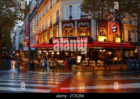 Das Bistrot de la gare ist ein traditionelles französisches Restaurant gegenüber dem Bahnhof Gare de Lyon, 5 Gehminuten von der Opera Bastille entfernt Stockfoto