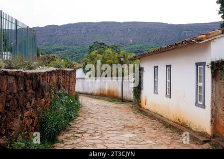 Tiradentes, Minas Gerais, Brasilien - 07. Oktober 2023: Blick auf die Sao Jose Bergkette im historischen Tiradentes, im Inneren von Minas Gerais Stockfoto