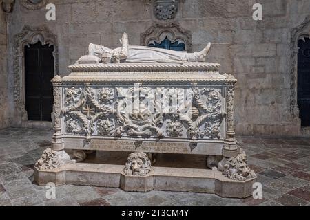 Das Grab von Vasco da Gama in Santa Maria Chruch im Kloster Jerónimos in Lissabon, Portugal am 12. Oktober 2023 Stockfoto