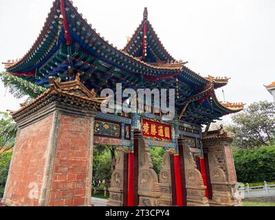 Chinesische Dächer, Yuantong-Tempel, Kunming, Yunnan, China Stockfoto