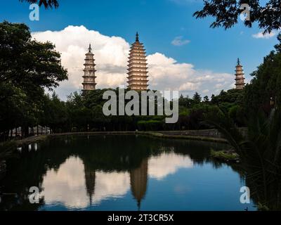 Die drei Pagoden des Chongsheng Klosters in Dali, Yunnan, China Stockfoto