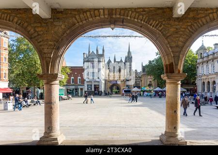 Blick auf den Cathedral Square und Peterborough Kathedrale von der Guildhall (Butter), Peterborough, Cambridgeshire, England, Vereinigtes Königreich Stockfoto