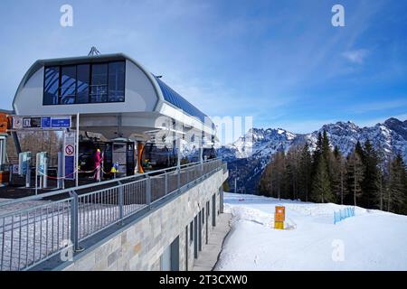 Skigebiet Passo San Pellegrino-Falcade, Tre Valli, Pala-Gruppe, Dolomitengruppe, Provinzen Belluno, Falcade, Belluno, Italien Stockfoto