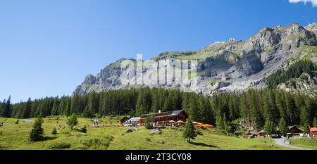 Panoramablick auf den Oeschinen See Aussichtspunkt, Kandersteg, Schweiz Stockfoto