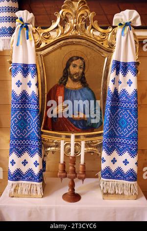 Ivano Frankivsk, Ukraine. Oktober 2023. IWANO-FRANKIWSK REGION, UKRAINE - 22. OKTOBER 2023 - Ikone Jesu Christi ist in der Kirche St. Michael der Erzengel im Dorf Kozyna, Region Iwano-Frankiwsk, Westukraine Credit: Ukrinform/Alamy Live News Stockfoto