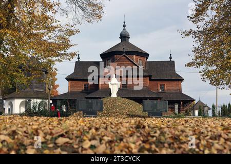 Ivano Frankivsk, Ukraine. Oktober 2023. IWANO-FRANKIWSK REGION, UKRAINE - 22. OKTOBER 2023 - die Kirche St. Michael der Erzengel im Dorf Kozyna, Region Iwano-Frankiwsk, Westukraine Credit: Ukrinform/Alamy Live News Stockfoto
