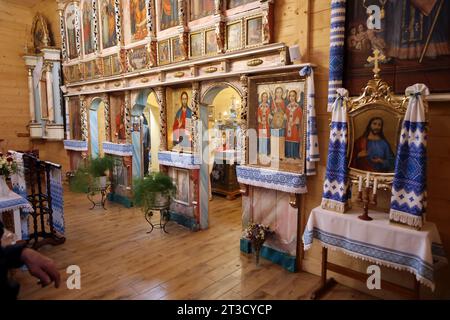 Ivano Frankivsk, Ukraine. Oktober 2023. IWANO-FRANKIWSK REGION, UKRAINE - 22. OKTOBER 2023 - die Ikonostase in der Kirche St. Michael der Erzengel im Dorf Kozyna, Region Iwano-Frankiwsk, Westukraine Credit: Ukrinform/Alamy Live News Stockfoto