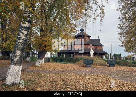 Ivano Frankivsk, Ukraine. Oktober 2023. IWANO-FRANKIWSK REGION, UKRAINE - 22. OKTOBER 2023 - die Kirche St. Michael der Erzengel im Dorf Kozyna, Region Iwano-Frankiwsk, Westukraine Credit: Ukrinform/Alamy Live News Stockfoto