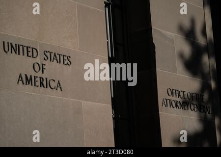 Washington, USA. Oktober 2023. Das Justizministerium ist am Dienstag, 24. Oktober 2023 in Washington, DC zu sehen. (Foto: Nathan Howard/SIPA USA) Credit: SIPA USA/Alamy Live News Stockfoto