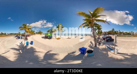 360 Grad Panorama Ansicht von Key West, FL, USA - 21. Oktober 2023: 360 rechteckiges Stockfoto Higgs Beach Key West Florida