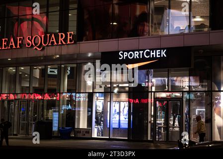 Toronto, ON, Kanada – 3. September 2023: Blick auf das Schild der Sportchek Company in Toronto Stockfoto