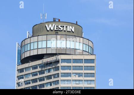 Toronto, ON, Kanada - 11. September 2023: Blick auf das Westin Hotel-Schild in Toronto Stockfoto