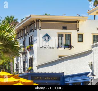 Avalon, CA, USA - 13. September 2023: Das Hotel Atwater Gebäude befindet sich in der Stadt Avalon, Kalifornien, auf Santa Catalina Island. Stockfoto
