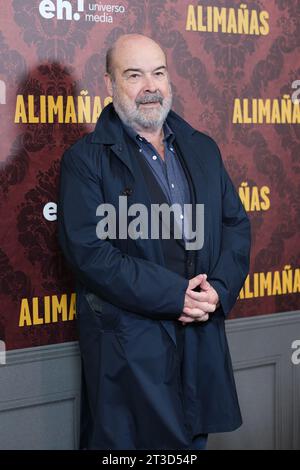 Madrid, Spanien. Oktober 2023. ANTONIO RESINES nimmt am Fotocall der Premiere des Films Alimañas (Vermin) im Paz-Kino in Madrid Teil, 24. Oktober 2023, Spanien ?Ver Detalles (Foto: Oscar Gonzalez/SIPA USA) Credit: SIPA USA/Alamy Live News Stockfoto