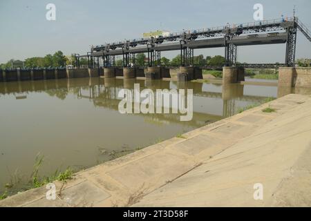 Der Rama VI Dam gilt als der erste Bewässerungsdamm Thailands. Sie wurde über den Fluss Pa Sak gebaut. Stockfoto