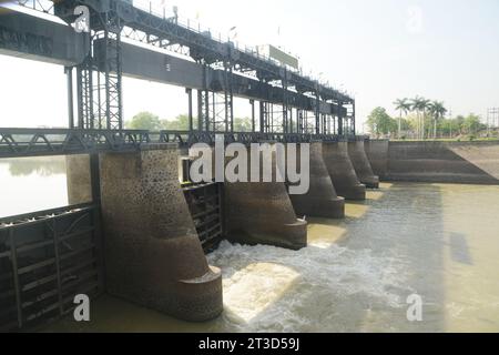 Der Rama VI Dam gilt als der erste Bewässerungsdamm Thailands. Sie wurde über den Fluss Pa Sak gebaut. Stockfoto