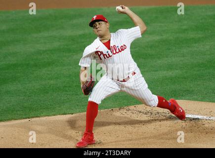 Philadelphia, Usa. Oktober 2023. Philadelphia Phillies Starting Pitcher Ranger Suarez wirft im ersten Inning gegen die Arizona Diamondbacks im Spiel sieben der NLCS im Citizens Bank Park in Philadelphia am Dienstag, den 24. Oktober 2023. Foto: Laurence Kesterson/UPI Credit: UPI/Alamy Live News Stockfoto