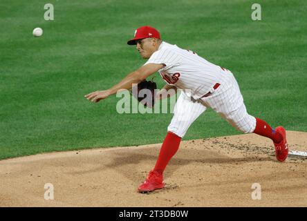 Philadelphia, Usa. Oktober 2023. Philadelphia Phillies Starting Pitcher Ranger Suarez wirft im ersten Inning gegen die Arizona Diamondbacks im Spiel sieben der NLCS im Citizens Bank Park in Philadelphia am Dienstag, den 24. Oktober 2023. Foto: Laurence Kesterson/UPI Credit: UPI/Alamy Live News Stockfoto