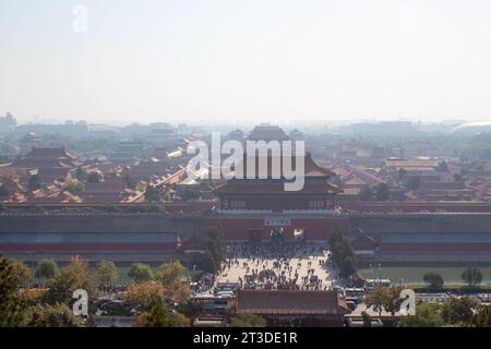 Taihemen (Tor der Obersten Harmonie) von oben. Es ist das größte Palasttor der Verbotenen Stadt, das 1420 errichtet wurde und eine Gesamtfläche von 1300 Quadratmetern hat Stockfoto