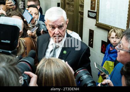 Washington, Usa. Oktober 2023. US-Repräsentant Steve Womack (R-AR) spricht mit Reportern im US-Kapitol. Quelle: SOPA Images Limited/Alamy Live News Stockfoto