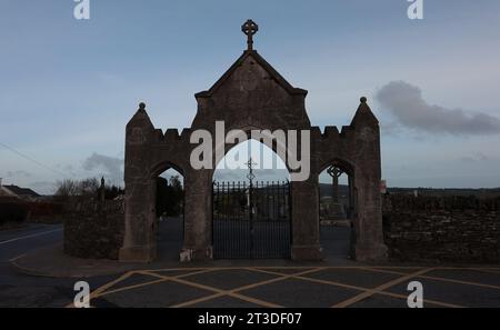 Altes Tor zum katholischen Friedhof in New Ross Co. Wexford, Irland. Stockfoto