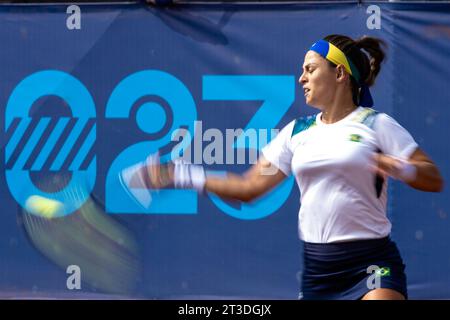 Santiago, Brasilien. Oktober 2023. CHILE - SANTIAGO - 10/24/2023 - PAN AMERICAN Games SANTIAGO 2023, TENNIS - brasilianische Athletin Carolina Meligeni beim Tennis Sports Center der Runde 32 während der Pan American Games Santiago 2023. Foto: Gabriel Heusi/AGIF (Foto: Gabriel Heusi/AGIF/SIPA USA) Credit: SIPA USA/Alamy Live News Stockfoto