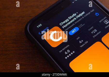Vancouver, KANADA - 18. September 2023 : Chegg-App im App Store auf dem iPhone. Chegg, Inc. Ist ein US-amerikanisches Unternehmen für Bildungstechnologie, das Hausaufgaben unterstützt Stockfoto