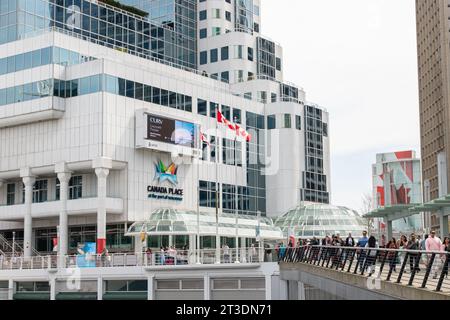 Bild: Canada Place. Canada Place ist ein Mehrzweckgebäude am Burrard Inlet in Vancouver, BC, Kanada Stockfoto