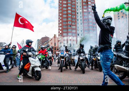 Oktober, Rotterdam. Palästinenser und ihre Unterstützer protestieren immer wieder, um die Regierung Israels zu verurteilen und Solidarität mit dem palästinensischen Volk zum Ausdruck zu bringen. Rund 5.000 Demonstranten versammelten sich in Trauer, Wut und Solidarität wegen der jüngsten Eskalation des israelisch-palästinensischen Konflikts und der beunruhigenden Ereignisse in Gaza. Stockfoto