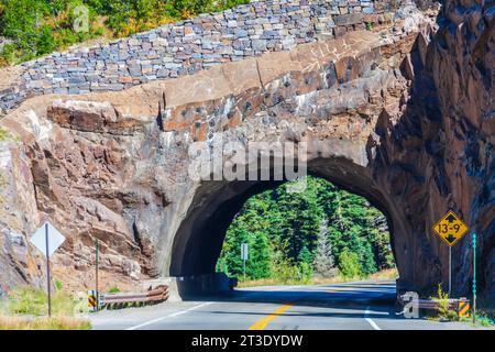 Tunnel am Million Dollar Highway (US 550) in Colorado, südlich von Ouray. Stockfoto