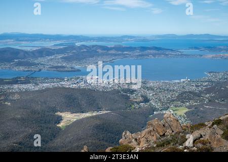 Blick auf die Stadt Hobart vom Gipfel des Mt. Wellington in Tasmanien, Australien Stockfoto