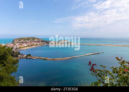 Wunderschöner Blick aus der Luft auf Amasra in Bartin Stockfoto