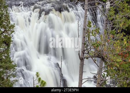 Detaillierte Sicht auf die Kepler Cascades, von der Aussicht im Yellowstone National Park aus gesehen Stockfoto