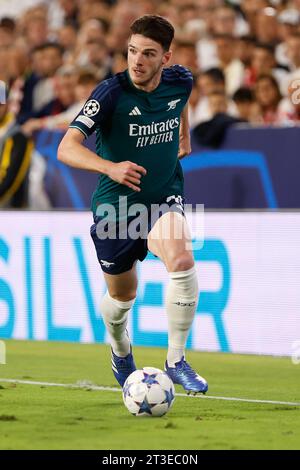 Sevilla, Spanien. Oktober 2023. Declan Rice (41) von Arsenal beim UEFA Champions League Spiel zwischen Sevilla FC und Arsenal im Estadio Ramon Sanchez Pizjuan in Sevilla. (Foto: Gonzales Photo/Alamy Live News Stockfoto