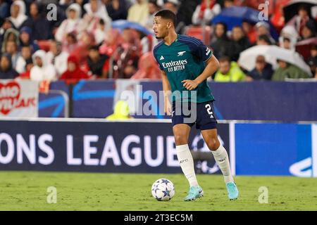 Sevilla, Spanien. Oktober 2023. William Saliba (2) von Arsenal, das während des UEFA Champions League-Spiels zwischen Sevilla FC und Arsenal im Estadio Ramon Sanchez Pizjuan in Sevilla zu sehen war. (Foto: Gonzales Photo/Alamy Live News Stockfoto