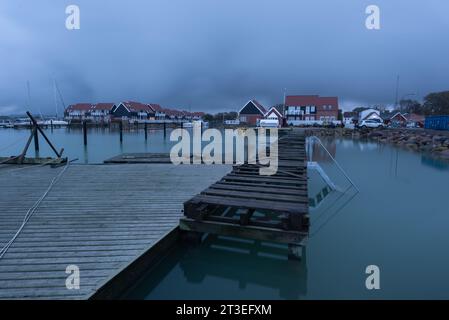 Defekter Steg nach Sturmflut, Klintholm Havn, Mön Island, Dänemark Stockfoto