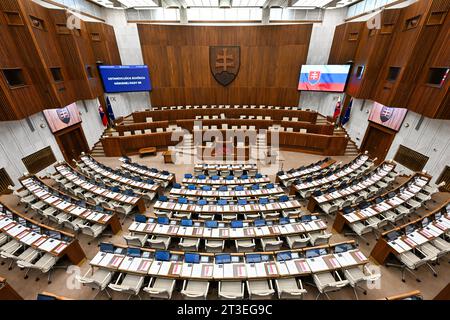 Bratislava, Slowakei. Oktober 2023. Vorbereitung der konstituierenden Tagung des neuen slowakischen parlaments in Bratislava, Slowakei, 25. Oktober 2023. Quelle: Vaclav Salek/CTK Photo/Alamy Live News Stockfoto