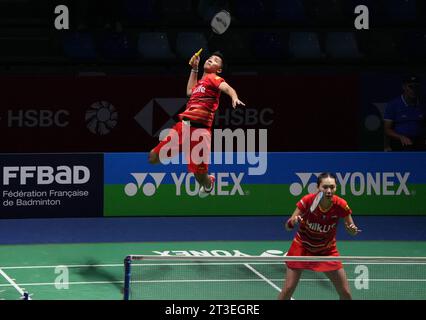 Cesson Sevigne, Frankreich. Oktober 2023. Gloria Emanuelle Widjaja und Dejan Ferdinansyah aus Indonesien während der Yonex Internationaux de France 2023, Super 750 Badminton HSBC BWF World Tour am 24. Oktober 2023 in der Glaz Arena in Cesson-Sévigné, Frankreich. Foto: Laurent Lairys/ABACAPRESS.COM Credit: Abaca Press/Alamy Live News Stockfoto