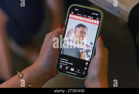 *** KEINE VERKÄUFE AN FRANZÖSISCHE MEDIEN ODER VERLAGE - RECHTE VORBEHALTEN ***10. Oktober 2023 - Taipei, Taiwan: Wahlvideowerbung auf Tik Tok von Ko Wen-je, Kandidat für die Partei des Volkes von Taiwan für die Präsidentschaftswahlen 2024. Stockfoto
