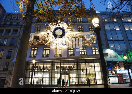 Paris (Frankreich): Dior Boutique an der 127 Avenue des Champs-Elysees in Paris 8. Arrondissement (Bezirk) Stockfoto