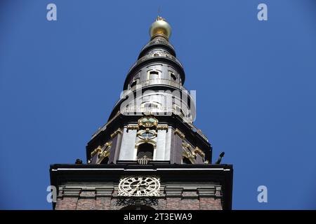 Der Glockenturm der Kirche vor Frelsers Kirke in Kopenhagen Stockfoto