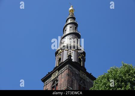 Der Glockenturm der Kirche vor Frelsers Kirke in Kopenhagen Stockfoto