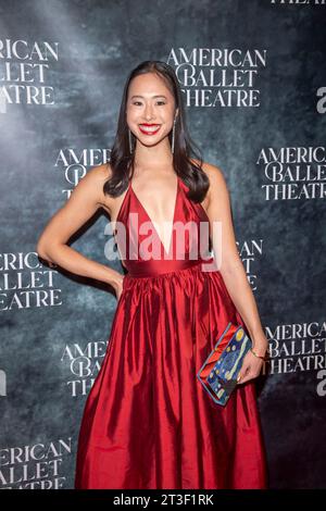 New York, New York, USA. Oktober 2023. (NEU) 2023 American Ballet Theatre Herbst Gala. 24. Oktober 2023, New York, New York, USA: Katie Ho nimmt am 24. Oktober 2023 an der American Ballet Theatre Fall Gala im David H. Koch Theater im Lincoln Center Teil. (Foto: M10s/TheNews2) (Foto: M10s/Thenews2/Zumapress) (Bild: © Ron Adar/TheNEWS2 Via ZUMA Press Wire) NUR ZUR REDAKTIONELLEN VERWENDUNG! Nicht für kommerzielle ZWECKE! Stockfoto